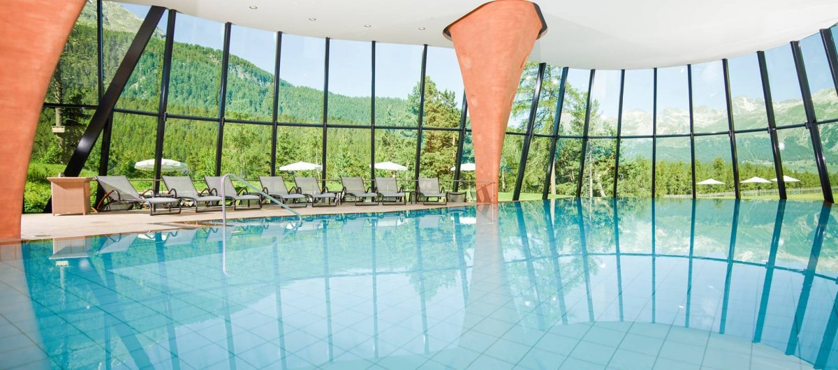 The World’s 10 Best Hotel Swimming Pools - The Wise Traveller - Gran Hotel Kronenhof Pontresina Pool