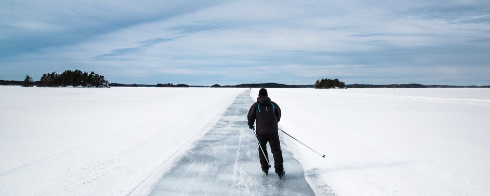 This Month In Travel - Winter Holidays - Ice Racing