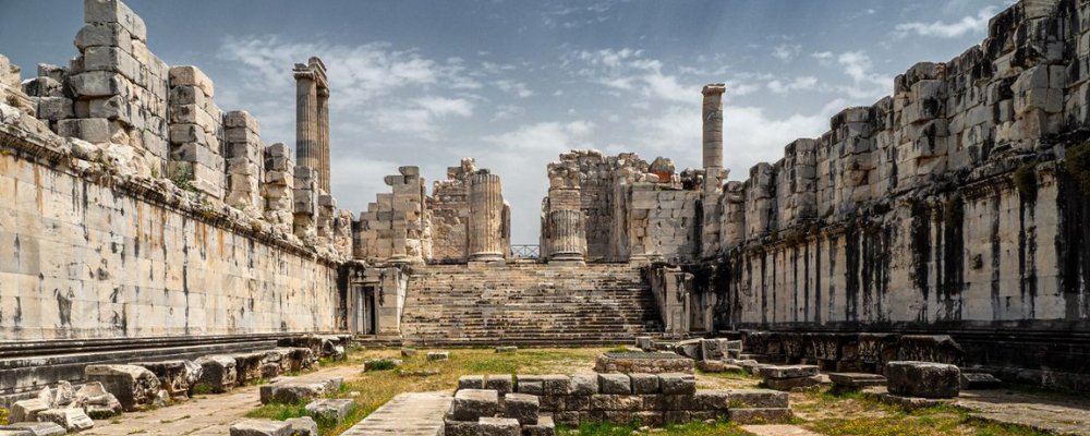 Three Ancient Wonders of Türkiye - Didyma, Miletus and Priene - The Wise Traveller - Didyma's Temple of Apollo