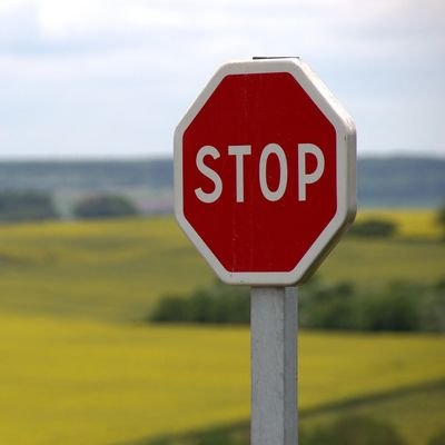 Top Tips for an American Road Trip - The Wise Traveller - Stop Sign