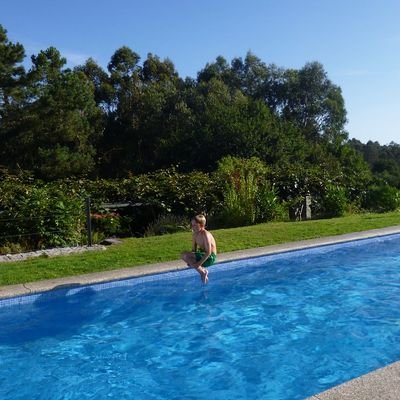 Top Tips for Travelling As a Family - The Wise Traveller - Swimming pool