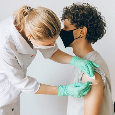 Travel Jabs - The Wise Traveller - Nurse