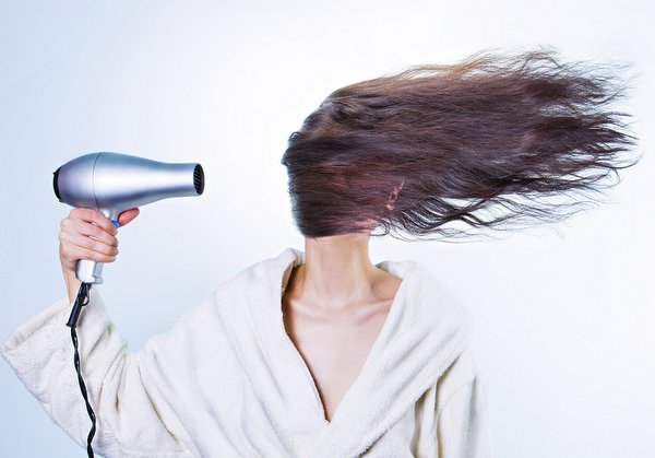 What NOT to Pack in Your Suitcase - Hair Dryer - The Wise Traveller