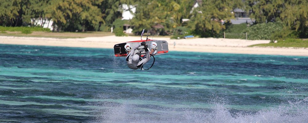 What To Do On Mauritius - The Wise Traveller - Kite Surfing