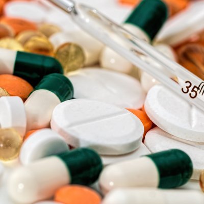 What You Should Know About Travelling Abroad with Medication - The Wise Traveller - Painkillers
