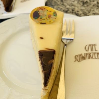 Where to Enjoy Vienna’s Cafés, Chocolate and Culture - The Wise Traveller - Klimt cake